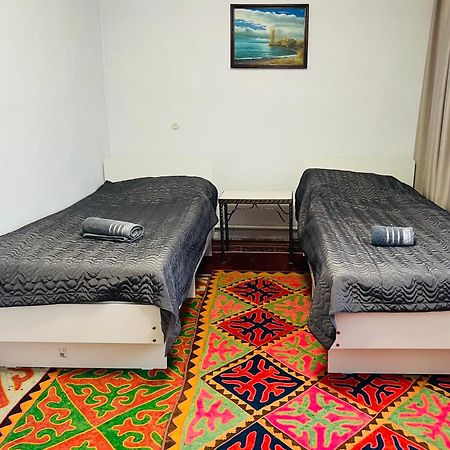 Guesthouse Greathome Karakol Esterno foto