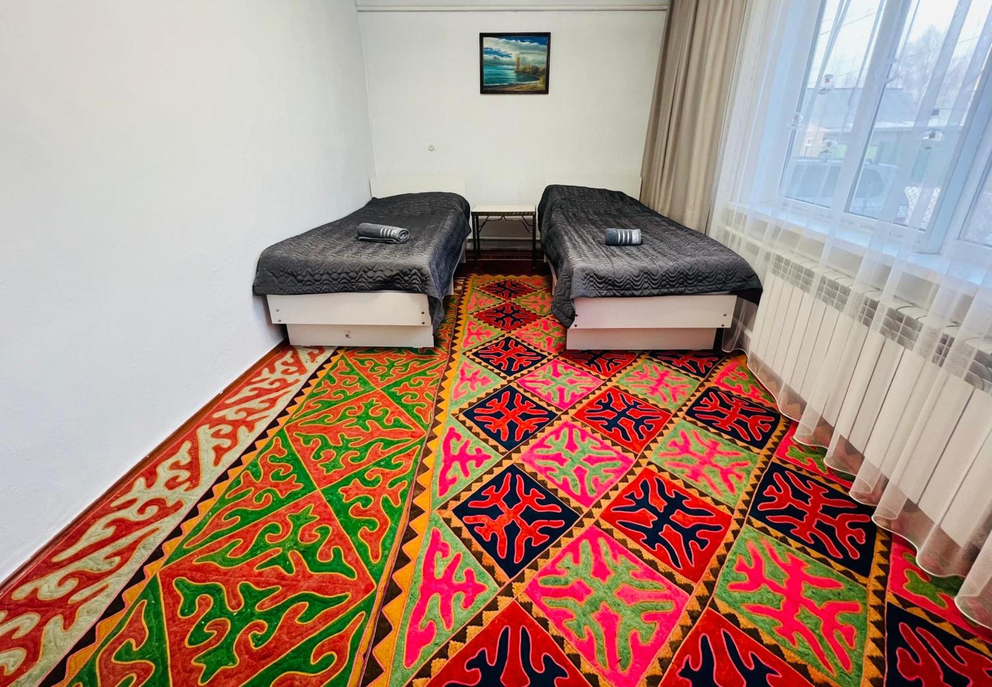 Guesthouse Greathome Karakol Esterno foto