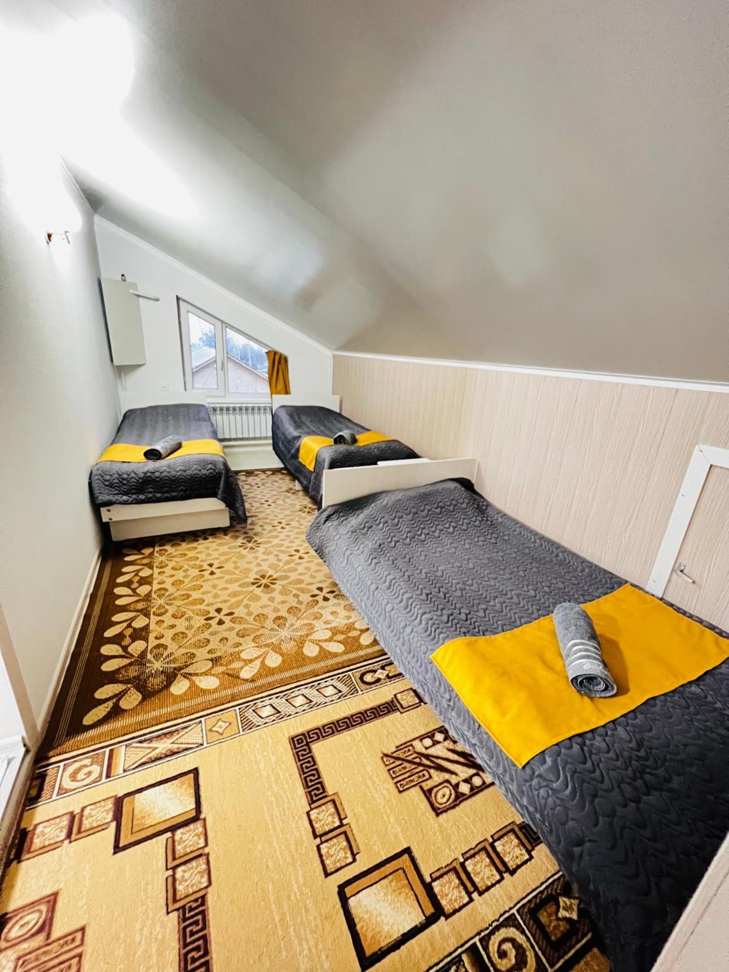 Guesthouse Greathome Karakol Esterno foto